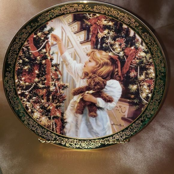 Decorative Christmas Plate with Girl and Teddy Bear - Picture 1 of 4